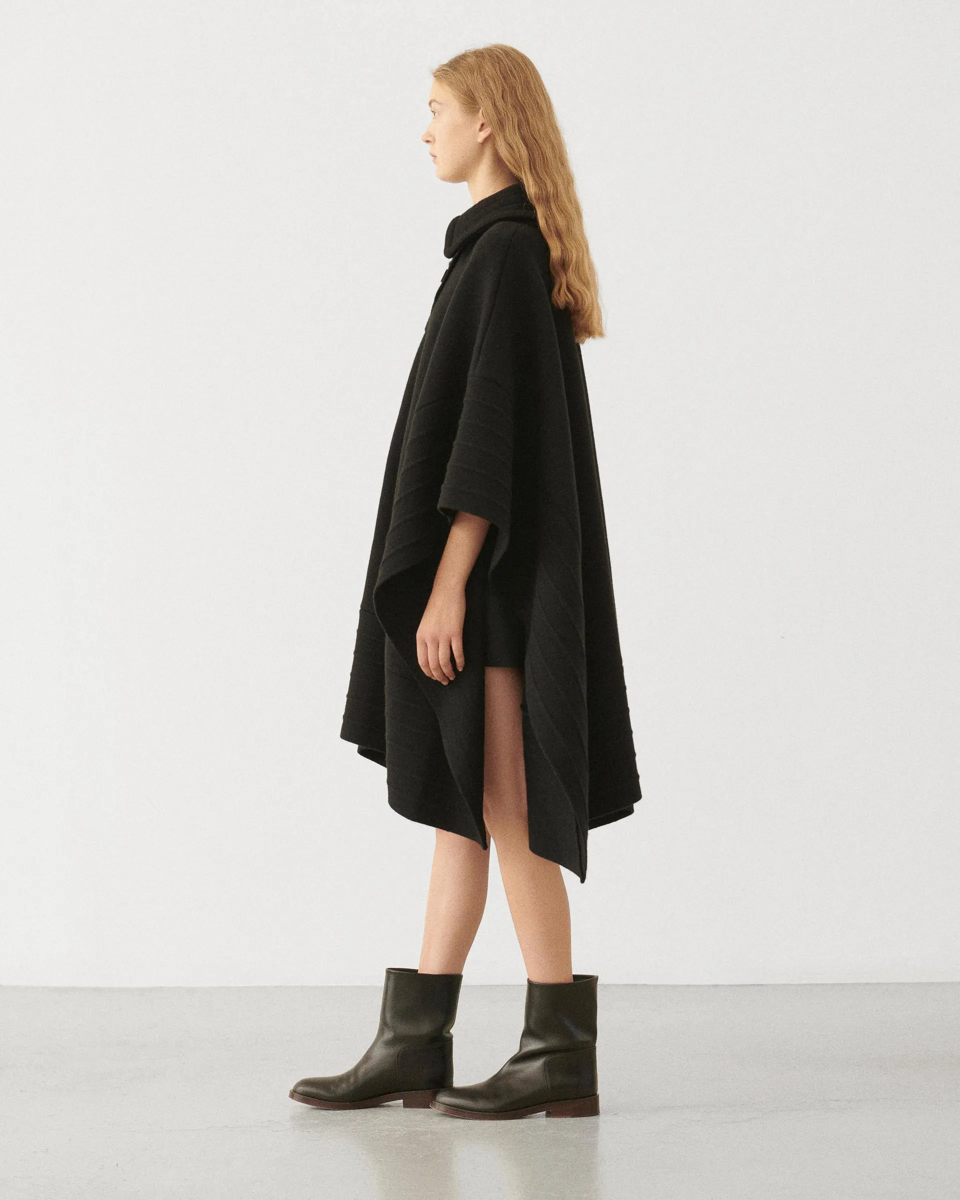 Francis Poncho in Wool and Cashmere, Black