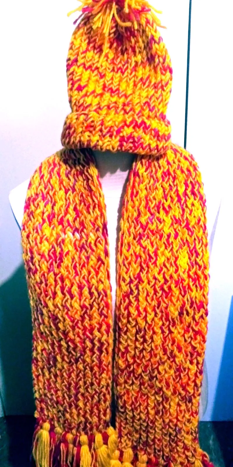 Handmade Beanie n Scarves Sets of Sunrise