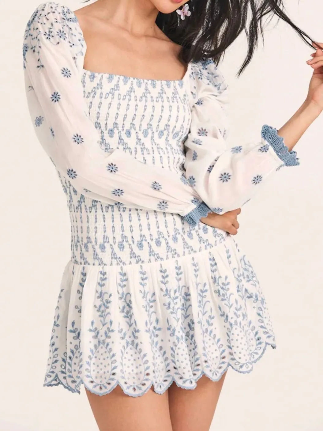 White and blue long sleeves lace mini dress